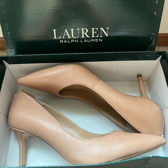 Lauren Ralph Lauren Lanette Classic Tan Heeled Pumps - Picture 4 of 5